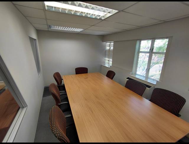104M² OFFICE TO LET IN FOURWAYS